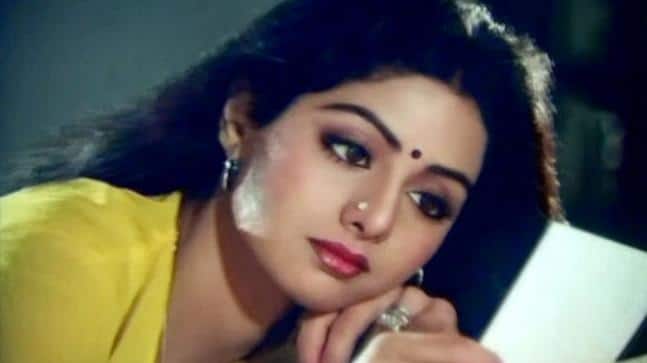 ਹੌਲੀ-ਹੌਲੀ ਦੱਖਣ ਭਾਰਤੀ ਫ਼ਿਲਮ ਇੰਡਸਟ੍ਰੀ ਵਿੱਚ ਸ਼੍ਰੀਦੇਵੀ ਦਾ ਕੱਦ ਵਧਦਾ ਹੀ ਜਾ ਰਿਹਾ ਸੀ ਪਰ ਉਨ੍ਹਾਂ ਦੀ ਮੰਜ਼ਿਲ ਬਾਲੀਵੁੱਡ ਹੀ ਸੀ। ਸਾਲ 1975 ਵਿੱਚ ਉਨ੍ਹਾਂ ਨੂੰ ਫਿਲਮ ਜੂਲੀ ਵਿੱਚ ਇੱਕ ਛੋਟਾ ਜਿਹਾ ਰੋਲ ਮਿਲਿਆ।