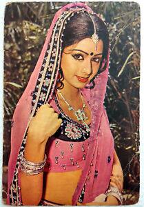 16 ਸਾਲ ਦੀ ਉਮਰ ਵਿੱਚ ਸ਼੍ਰੀਦੇਵੀ ਨੂੰ ਬਾਲੀਵੁੱਡ ਵਿੱਚ ਪਹਿਲਾ ਬ੍ਰੇਕ ਮਿਲਿਆ। ਪੀ. ਭਰਤੀਰਾਜਾ ਨੇ ਸੋਲ੍ਹਵਾਂ ਸਾਵਨ ਨਾਂ ਦੀ ਫ਼ਿਲਮ ਬਣਾਈ। ਇਹ ਫ਼ਿਲਮ ਕੁੱਝ ਖਾਸ ਨਹੀਂ ਕਰ ਸਕੀ। ਸ਼੍ਰੀਦੇਵੀ ਵਾਪਸ ਦੱਖਣ ਭਾਰਤੀ ਸਿਨੇਮਾ ਵੱਲ ਮੁੜ ਗਈ। ਅਗਲੀ ਫ਼ਿਲਮ ਲਈ ਚਾਰ ਸਾਲ ਦਾ ਇੰਤਜ਼ਾਰ ਕਰਨਾ ਪਿਆ ਅਤੇ ਉਹ ਮੁੜ ਬਾਲੀਵੁੱਡ ਵਿੱਚ ਪਰਤੀ। ਉਨ੍ਹਾਂ ਦੇ ਨਾਲ ਕਮਲ ਹਾਸਨ ਨੇ ਫ਼ਿਲਮ ਸਦਮਾ ਬਣਾਈ। ਫ਼ਿਲਮ ਹਿੱਟ ਹੋਈ ਅਤੇ ਸ਼੍ਰੀਦੇਵੀ ਨੂੰ ਫ਼ਿਲਮਫੇਅਰ ਐਵਾਰਡ ਵੀ ਮਿਲਿਆ। ਇਸ ਤੋਂ ਬਾਅਦ ਉਨ੍ਹਾਂ ਦੀ ਫ਼ਿਲਮ ਹਿਮੱਤਵਾਲਾ ਨੇ ਤਾਂ ਸ਼੍ਰੀਦੇਵੀ ਨੂੰ ਬੇਹੱਦ ਹਿੱਟ ਕਰ ਦਿੱਤਾ।
