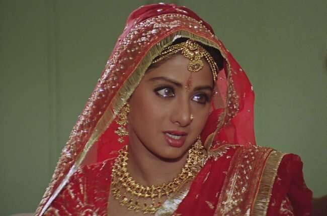 1992 ਵਿੱਚ ਰਿਲੀਜ਼ ਹੋਈ ਖ਼ੁਦਾ ਗਵਾਹ ਤੋਂ ਬਾਅਦ ਸ਼੍ਰੀਦੇਵੀ ਦਾ ਕਰੀਅਰ ਗ੍ਰਾਫ ਹੇਠਾਂ ਆਉਣਾ ਸ਼ੁਰੂ ਹੋ ਗਿਆ। ਕਈ ਫ਼ਿਲਮਾਂ ਫਲਾਪ ਰਹੀਆਂ। ਅਨਿਲ ਕਪੂਰ ਨਾਲ ਉਨ੍ਹਾਂ ਦੀਆਂ ਕਈ ਫ਼ਿਲਮਾਂ ਹਿੱਟ ਵੀ ਹੋਈਆਂ। ਸਾਲ 1997 ਵਿੱਚ ਉਨ੍ਹਾਂ ਨੇ ਫਿਰ ਬਾਲੀਵੁੱਡ ਵਿੱਚ ਧਮਾਕਾ ਕਰ ਦਿੱਤਾ।