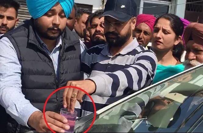 ਬਠਿੰਡਾ ਵਿਜੀਲੈਂਸ ਨੇ ਪਟਿਆਲਾ ਦੇ ਖੇਤਰੀ ਆਵਾਜਾਈ ਅਫਸਰ ਦੇ ਗੰਨਮੈਨ ਨੂੰ ਟਰੱਕਾਂ ਵਾਲਿਆਂ ਤੋਂ 40,000 ਰੁਪਏ ਰਿਸ਼ਵਤ ਲੈਂਦੇ ਹੋਏ ਰਾਮਪੁਰਾ ਤੋਂ ਕਾਬੂ ਕੀਤਾ ਹੈ। 