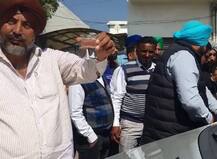 ਇੰਝ ਰੰਗੇ ਗਏ \'ਰਿਸ਼ਵਤਖੋਰ\' ਦੇ ਹੱਥ, ਵੇਖੋ ਬਠਿੰਡਾ ਦੀ ਸੜਕ \'ਤੇ \'ਤਮਾਸ਼ਾ\'