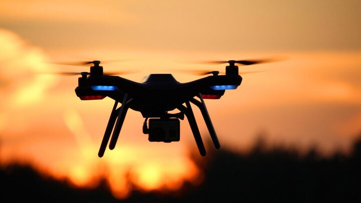 Pakistani drone sighted near LoC, search operation launched ਵਾਰ-ਵਾਰ ਸਰਹੱਦ 'ਤੇ ਨਜ਼ਰ ਆ ਰਿਹਾ ਪਾਕਿ ਡਰੋਨ, ਸੁਰੱਖਿਆ ਏਜੰਸੀਆਂ ਚੌਕਸ, ਸਰਹੱਦਾਂ ‘ਤੇ ਸਰਚ ਆਪ੍ਰੇਸ਼ਨ ਸ਼ੁਰੂ