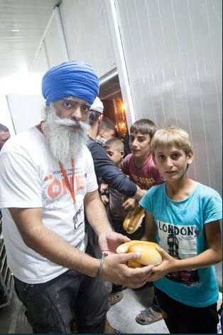  ਲੋਕ ਜ਼ਿੰਦਗੀ ਮੌਤ ਦੀ ਲੜਾਈ ਲੜ ਰਹੇ ਹਨ। ਹਾਲਤ ਇਹ ਹੈ ਕਿ ਬੰਬਾਰੀ ਨੇ ਜਿੱਥੇ ਲੋਕਾਂ ਦੇ ਖਾਣ ਦੇ ਵਸੀਲੇ ਤੇ ਹੈਲਥ ਸੈਂਟਰਾਂ ਤਬਾਹ ਕਰ ਦਿੱਤੇ ਹਨ। ਅਜਿਹੀ ਹਾਲਤ ਵਿੱਚ ਖਾਲਸਾ ਏਡ ਲੋਕਾਂ ਲਈ ਰੱਬ ਬਣ ਕੇ ਉਪੜਿਆ ਹੈ। 