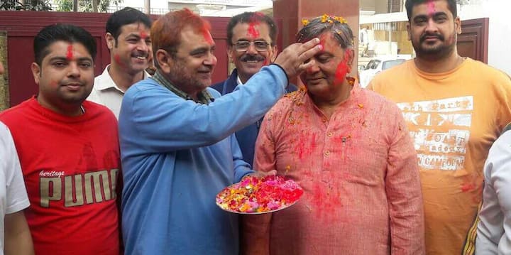 ਬੀਜੇਪੀ ਲੀਡਰ ਮਨੋਰੰਜਨ ਕਾਲੀਆ ਨੇ ਜਲੰਧਰ ਵਿੱਚ ਹੋਲੀ ਮਨਾਈ।