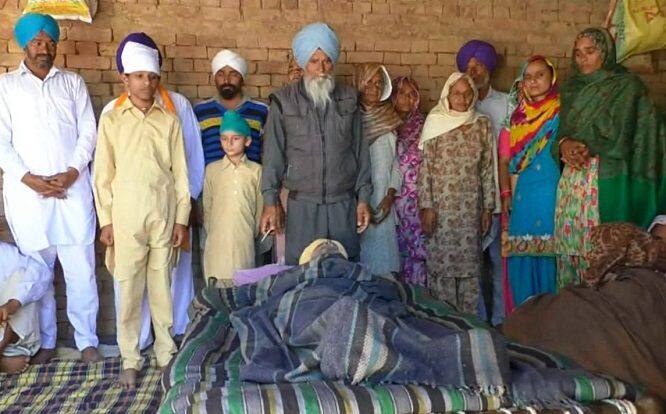 ਉਂਝ ਬਜ਼ੁਰਗਾਂ ਦੇ ਆਧਾਰ ਕਾਰਡ ਮੁਤਾਬਕ ਭਗਵਾਨ ਸਿੰਘ ਦਾ ਜਨਮ 1 ਜਨਵਰੀ, 1900 ਨੂੰ ਹੋਇਆ ਸੀ। ਪਿੰਡ ਦੇ ਹੋਰ ਬਜ਼ੁਰਗਾਂ ਤੇ ਪਰਿਵਾਰ ਦੀਆਂ ਗੱਲਾਂ ਸੁਣੀਏ ਤਾਂ ਉਮਰ ਬਾਰੇ ਉਨ੍ਹਾਂ ਦੇ ਦਾਅਵੇ ਵੀ ਸੱਚੇ ਜਾਪਦੇ ਹਨ।