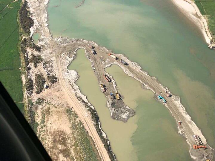 ਮੁੱਖ ਮੰਤਰੀ ਕੈਪਟਨ ਅਮਰਿੰਦਰ ਸਿੰਘ ਨੇ ਅੱਜ ਆਪਣੇ ਅੱਖੀਂ ਨਾਜਾਇਜ਼ ਮਾਇਨਿੰਗ ਹੁੰਦੀ ਵੇਖੀ ਤਾਂ ਉਹ ਹੈਰਾਨ ਰਹਿ ਗਏ। 