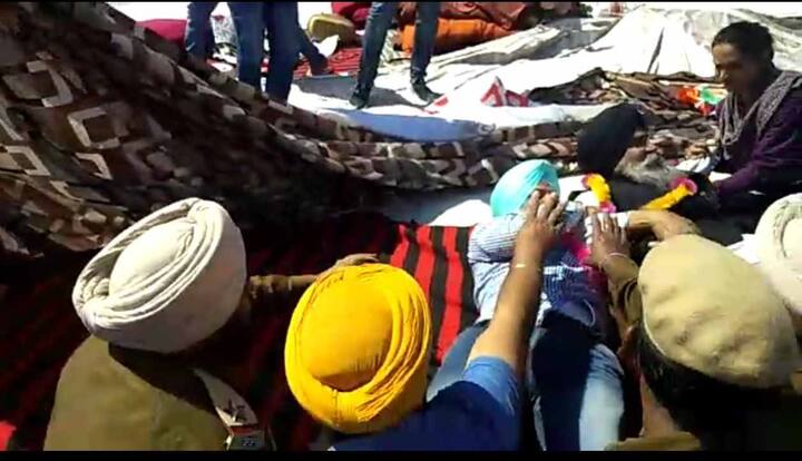 ਇਸ ਬਾਰੇ ਏਸੀਪੀ ਨਰਿੰਦਰ ਸਿੰਘ ਦਾ ਕਹਿਣਾ ਹੈ ਕਿ ਇੱਥੇ ਧਰਨਾ ਲਾਉਣਾ ਗੈਰ ਕਾਨੂੰਨੀ ਹੈ।