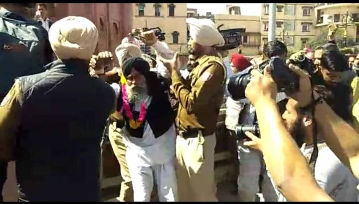 ਇਸ ਲਈ ਐਕਸ਼ਨ ਲਿਆ ਗਿਆ ਹੈ। ਸ਼ਹਿਰ ਵਿੱਚ ਕੁਝ ਥਾਵਾਂ ਮਿਥੀਆਂ ਹਨ, ਉੱਥੇ ਧਰਨਾ ਲਾਇਆ ਜਾਣਾ ਚਾਹੀਦਾ ਹੈ।