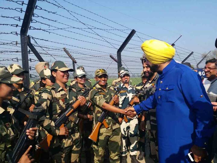 ਸਿੱਧੂ ਨੇ ਬਾਰਡਰ ਉੱਤੇ ਮੌਜੂਦ ਜਵਾਨਾਂ ਨੂੰ ਸਲਾਮ ਕੀਤਾ ਸੀ।