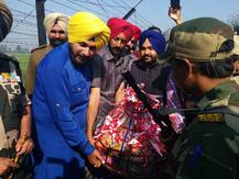 ਸਰਹੱਦ ਦੀਆਂ ਰਾਖੀਆਂ ਨੂੰ ਮਿਲਣ ਪਹੁੰਚੇ ਨਵਜੋਤ ਸਿੱਧੂ