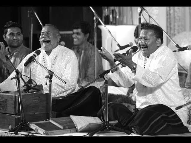 ਅਕਤੂਬਰ 2006 ਵਿੱਚ ਵਡਾਲੀ ਭਰਾਵਾਂ ਦੀ ਕਾਰ ਦੁਰਘਟਨਾਗ੍ਰਸਤ ਹੋ ਗਈ। ਉਸ ਸਮੇਂ ਪਿਆਰੇ ਲਾਲ ਦੇ ਗਲ਼ ਵਿੱਚ ਡੂੰਘਾ ਜ਼ਖ਼ਮ ਹੋ ਗਿਆ ਸੀ। ਕਾਫੀ ਸਮੇਂ ਬਾਅਦ ਪਿਆਰੇ ਲਾਲ ਗਾ ਸਕੇ ਸੀ। ਇਸ ਤੋਂ ਬਾਅਦ ਪੂਰਨ ਚੰਦ ਨੇ ਆਦਤ ਬਣਾ ਲਈ ਕਿ ਸਕੂਟਰ 'ਤੇ ਹੀ ਸਫਰ ਕੀਤਾ ਜਾਵੇ। ਉਂਝ ਵੀ ਉਹ ਸਾਈਕਲ ਜਾਂ ਰਾਜਦੂਤ ਮੋਟਰਸਾਈਕਲ 'ਤੇ ਸਫਰ ਕਰਨ ਨੂੰ ਤਰਜੀਹ ਦਿੰਦੇ ਸਨ। 