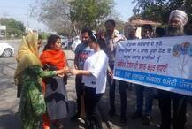 ਕੈਪਟਨ ਸਰਕਾਰ ਦਾ ਇੱਕ ਸਾਲ ਪੂਰਾ ਹੋਣ \'ਤੇ ਵੰਡੇ \'ਲੌਲੀਪੌਪ\'