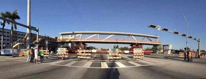 ਅਮਰੀਕਾ 'ਚ ਪੁਲ ਡਿੱਗਣ ਨਾਲ ਚਾਰ ਮੌਤਾਂ, ਕਈ ਫੱਟੜ ਅਮਰੀਕਾ ਦੇ ਮਿਆਮੀ ਵਿੱਚ ਫ਼ਲੋਰੀਡਾ ਯੂਨੀਵਰਸਿਟੀ ਕੈਂਪਸ ਤੇ ਸਵੀਟਵਾਟਰ ਨੂੰ ਜੋੜਨ ਵਾਲਾ ਪੈਦਲ ਯਾਤਰੀਆਂ ਲਈ ਬਣਾਇਆ ਪੁਲ ਢਹਿ ਗਿਆ। ਇਸ ਦੁਰਘਟਨਾ ਵਿੱਚ ਚਾਰ ਲੋਕਾਂ ਦੀ ਮੌਤ ਹੋ ਗਈ ਤੇ ਨੌਂ ਜ਼ਖ਼ਮੀ ਹੋ ਗਏ। ਪੁਲ ਹੇਠਾਂ ਘੱਟੋ-ਘੱਟ ਪੰਜ ਤੋਂ ਛੇ ਗੱਡੀਆਂ ਵੀ ਦੱਬ ਗਈਆਂ। ਘਟਨਾ ਦੀ ਜਾਣਕਾਰੀ ਮਿਲਣ ਤੋਂ ਬਾਅਦ ਬਚਾਅ ਕਰਮੀਆਂ ਤੇ ਫ਼ਲੋਰੀਡਾ ਪੁਲਿਸ ਨੇ ਮੋਰਚਾ ਸਾਂਭਿਆ। ਪੁਲ ਦੇ ਮਲਬੇ ਹੇਠ ਦੱਬੀਆਂ ਕਾਰਾਂ ਤੇ ਲੋਕਾਂ ਨੂੰ ਬਾਹਰ ਕੱਢਿਆ ਗਿਆ। ਫ਼ਲੋਰੀਡਾ ਯੂਨੀਵਰਸਿਟੀ ਮੁਤਾਬਕ, ਇਸ ਫੁਟਬ੍ਰਿਜ ਨੂੰ 2019 ਤੋਂ ਪਹਿਲਾਂ ਚਾਲੂ ਨਹੀਂ ਕੀਤਾ ਜਾਣਾ ਸੀ। ਇਸ ਪੁਲ ਨੂੰ ਸਿਰਫ ਛੇ ਘੰਟਿਆਂ ਵਿੱਚ ਹੀ ਅੱਠ ਲੇਨ ਸੜਕ ਉੱਤੇ ਬਣਾ ਦਿੱਤਾ ਗਿਆ ਸੀ। ਇਹ 174 ਫੁੱਟ ਯਾਨੀ 53 ਮੀਟਰ ਲੰਮਾ ਸੀ। ਇਹ ਘਟਨਾ ਉਦੋਂ ਵਾਪਰੀ ਜਦੋਂ ਲਾਲ ਬੱਤੀ 'ਤੇ ਗੱਡੀਆਂ ਖੜ੍ਹੀਆਂ ਸਨ। ਦੁਰਘਟਨਾ ਵਿੱਚ ਮਾਰੇ ਗਏ ਲੋਕਾਂ ਨੂੰ ਆਪਣੀਆਂ-ਆਪਣੀਆਂ ਕਾਰਾਂ ਨੂੰ ਅੱਗੇ ਜਾਂ ਪਿੱਛੇ ਲਿਜਾਣ ਦਾ ਮੌਕਾ ਵੀ ਨਹੀਂ ਮਿਲਿਆ। ਇਸ ਘਟਨਾ 'ਤੇ ਸੋਗ ਜਤਾਉਂਦਿਆਂ ਅਮਰੀਕੀ ਰਾਸ਼ਟਰਪਤੀ ਟਰੰਪ ਨੇ ਟਵੀਟ ਕਰਦਿਆਂ ਕਿਹਾ ਕਿ ਘਟਨਾ ਪੂਰੀ ਤਰ੍ਹਾਂ ਨਾਲ ਨਜ਼ਰ ਰੱਖੀ ਜਾ ਰਹੀ ਹੈ। ਉਨ੍ਹਾਂ ਅੱਗੇ ਕਿਹਾ ਕਿ ਕਈ ਬਹਾਦੁਰ ਲੋਕਾਂ ਮਿਲ ਕੇ ਕਈ ਲੋਕਾਂ ਦੀਆਂ ਜਾਨਾਂ ਬਚਾਈਆਂ। ਉਹ ਅੱਗੇ ਕਹਿੰਦੇ ਹਨ ਕਿ ਮੈਂ ਉਨ੍ਹਾਂ ਦਾ ਸ਼ੁਕਰੀਆ ਅਦਾ ਕਰਦਾ ਹਾਂ, ਅਸੀਂ ਮਿਲ ਕੇ ਉਨ੍ਹਾਂ ਲੋਕਾਂ ਲਈ ਪ੍ਰਾਰਥਨਾ ਕਰੀਏ ਜੋ ਇਸ ਘਟਨਾ ਵਿੱਚ ਜ਼ਖ਼ਮੀ ਹੋਏ ਹਨ। ਫੁਟਬ੍ਰਿਜ ਦੀ ਲੰਬਾਈ 174 ਫੁੱਟ (53 ਮੀਟਰ) ਤੇ ਵਜ਼ਨ 950 ਟਨ ਸੀ। ਪੁਲ ਫ਼ਲੋਰੀਡਾ ਦੀਆਂ ਦੋ ਕੰਪਨੀਆਂ ਨੇ ਮਿਲ ਕੇ ਬਣਾਇਆ ਸੀ। ਇਸ ਨੂੰ ਬਣਾਉਣ 'ਤੇ 14 ਮਿਲੀਅਨ ਡਾਲਰ ਦੀ ਲਾਗਤ ਆਈ ਸੀ। ਇਨ੍ਹਾਂ ਕੰਪਨੀਆਂ 'ਤੇ ਪਿਛਲੇ ਸਾਲ ਵੀ ਘਟੀਆ ਪੁਲ ਬਣਾਉਣ ਦੇ ਇਲਜ਼ਾਮ ਲੱਗੇ ਸਨ। 