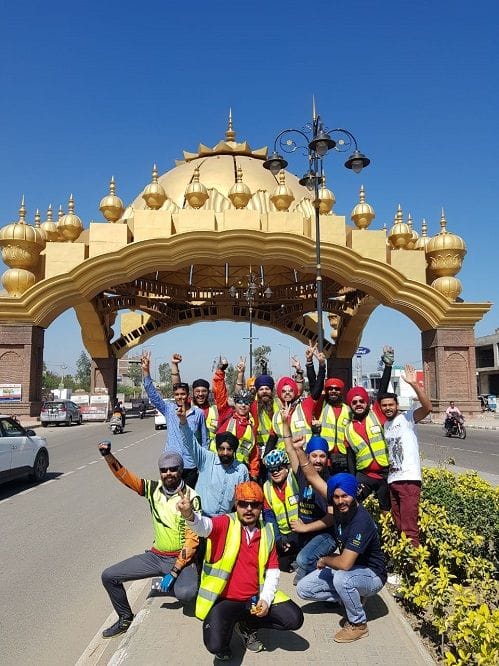 ਪੇਸ਼ੇ ਤੋਂ ਗ੍ਰਾਫਿਕ ਡਿਜ਼ਾਈਨਰ ਜਗਦੀਪ ਸਿੰਘ ਨੂੰ ਅਗਸਤ, 2015 ਵਿੱਚ ਇਕ ਭਾਰਤੀ ਸਾਈਕਲਿੰਗ ਐਸੋਸੀਏਸ਼ਨ, ਆਡੈਕਸ ਇੰਡੀਆ ਰੈਡਨੋਨੇਸ (ਏ.ਆਈ.ਆਰ.) ਨੇ ਸਾਈਕਲਿੰਗ ਸਮਾਗਮ ਵਿਚ ਸ਼ਾਮਲ ਹੋਣ ਦੀ ਇਜਾਜ਼ਤ ਨਹੀਂ ਦਿੱਤੀ ਸੀ, ਕਿਉਂਕਿ ਜਗਦੀਪ ਸਿੰਘ ਨੇ ਦਸਤਾਰ ਬੰਨੀ ਹੋਈ ਸੀ, ਐਸੋਸੀਏਸ਼ਨ ਦਾ ਤਰਕ ਸੀ ਕਿ ਜਗਦੀਪ ਸਿੰਘ ਦਸਤਾਰ ਦੀ ਥਾਂ ਹੈਲਮੇਟ ਪਹਿਨਣ।