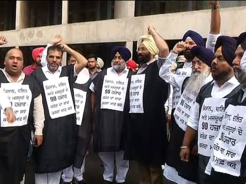ਕਾਲ਼ੇ ਚੋਲ਼ੇ ਪਾ ਕੇ ਅਕਾਲੀ ਮੰਗ ਰਹੇ ਕਿਸਾਨਾਂ ਦੀ ਪੂਰਨ ਕਰਜ਼ ਮੁਕਤੀ...! ਕਾਲ਼ੇ ਚੋਲ਼ੇ ਪਾ ਕੇ ਅਕਾਲੀ ਮੰਗ ਰਹੇ ਕਿਸਾਨਾਂ ਦੀ ਪੂਰਨ ਕਰਜ਼ ਮੁਕਤੀ...!
