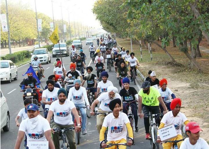 ਵਾਤਾਵਰਨ ਨੂੰ ਬਚਾਉਣ 'ਚ ਯੋਗਦਾਨ ਪਾਉਣ ਲਈ ਚੰਡੀਗੜ੍ਹ ਤੇ ਮੁਹਾਲੀ ਦੇ 200 ਤੋਂ ਵੱਧ ਲੋਕਾਂ ਨੇ ਘੱਟ ਦੂਰੀਆਂ ਦੇ ਸਫਰ ਲਈ ਸਾਈਕਲ 'ਤੇ ਜਾਣ ਅਤੇ ਆਪਣੀ ਜ਼ਿੰਦਗੀ 'ਚ ਘੱਟੋ ਘੱਟ ਇੱਕ ਰੁੱਖ ਲਾਉਣ ਤੇ ਪਾਲਣ ਦਾ ਵਾਅਦਾ ਕੀਤਾ।