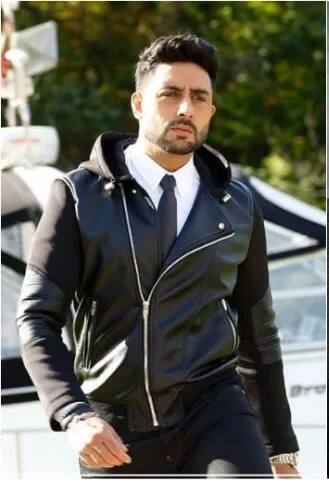 ਇਸ ਤੋਂ ਇਲਾਵਾ ਫਿਲਮ ਦੇ ਸੈਟ ਤੋਂ ਇੱਕ ਹੋਰ ਤਸਵੀਰ ਸਾਹਮਣੇ ਆਈ ਹੈ। 