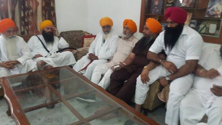 ਕੁਰਕਸ਼ੇਤਰ: ਸਿੱਖ ਜਥੇਬੰਦੀਆਂ ਨੇ ਹਰਿਆਣਾ ਸਰਕਾਰ 'ਤੇ ਮੁੱਕਰਨ ਦਾ ਇਲਜ਼ਾਮ ਲਾਉਂਦਿਆਂ ਕਿਹਾ ਹੈ ਕਿ ਉਹ ਭਾਈ ਗੁਰਬਖਸ਼ ਸਿੰਘ ਖਾਲਸਾ ਦੀ ਦੇਹ ਪੰਜਾਬ ਲਿਜਾਣ ਲਈ ਮਜਬੂਰ ਹਨ। 