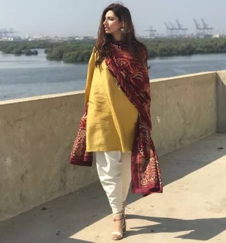 ਉਨ੍ਹਾਂ ਦੀ ਫਿਲਮ 'ਰਾਇਸ' ਪਾਕਿਸਤਾਨ 'ਚ ਰਿਲੀਜ਼ ਨਹੀਂ ਹੋਈ ਸੀ। ਉਨ੍ਹਾਂ ਨੇ ਕਿਹਾ ਕਿ ਉਹ ਆਪਣੇ ਦੇਸ਼ ਵਿੱਚ ਫਿਲਮ ਰਿਲੀਜ਼ ਕਰਨ ਨੂੰ ਲੈ ਕੇ ਬਹੁਤ ਉਤਸ਼ਾਹਿਤ ਹਨ।