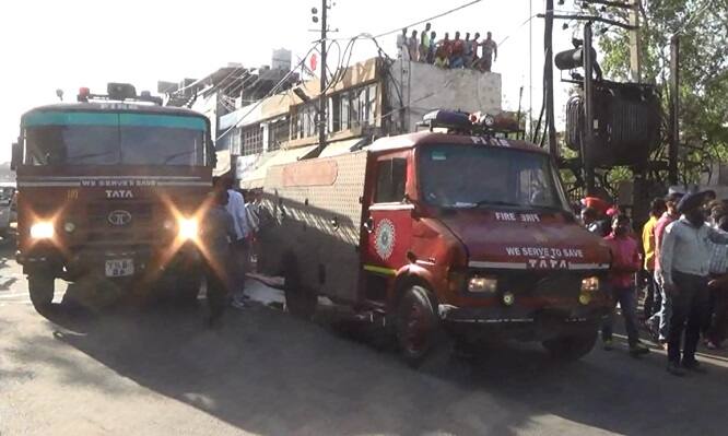 ਸੋ, ਅੱਗੇ ਤੋਂ ਗੱਡੀ ਪਾਰਕ ਕਰਨੀ ਹੋਵੇ ਤਾਂ ਇਨ੍ਹਾਂ ਗੱਲਾਂ ਦਾ ਧਿਆਨ ਰੱਖਣਾ, ਨਹੀਂ ਤਾਂ ਆਪਣੀ ਪਿਆਰੀ ਗੱਡੀ ਤੋਂ ਹੱਥ ਨਾ ਧੋਣਾ ਪੈ ਜਏ।