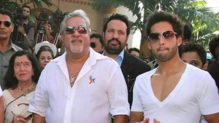 ਬੈਂਕ ਤੋਂ ਕਰਜ਼ ਦੇ ਮਾਮਲੇ ਵਿੱਚ ਦਿੱਲੀ ਦੀ ਇੱਕ ਅਦਾਲਤ ਨੇ ਸ਼ਰਾਬ ਕਾਰੋਬਾਰੀ ਵਿਜੇ ਮਾਲਿਆ ਦੀ ਜਾਇਦਾਦ ਜ਼ਬਤ ਕਰਨ ਦੇ ਨਾਲ-ਨਾਲ ਉਸ ਨੂੰ ਭਗੌੜਾ ਐਲਾਨ ਦਿੱਤਾ ਗਿਆ ਹੈ। 