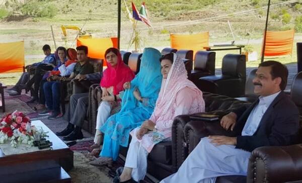 ਮਲਾਲਾ ਨੂੰ ਕੁੜੀਆਂ ਦੀ ਸਿੱਖਿਆ ਦੀ ਵਕਾਲਤ ਕਰਨ ਲਈ ਸਾਲ 2014 ਵਿੱਚ ਨੋਬਲ ਸ਼ਾਂਤੀ ਪੁਰਸਕਾਰ ਤੋਂ ਨਿਵਾਜਿਆ ਗਿਆ ਸੀ। ਉਸ ਨੂੰ ਭਾਰਤੀ ਸਮਾਜ ਸੁਧਾਰਕ ਕੈਲਾਸ਼ ਸਤਿਥੀ ਨਾਲ ਇਹ ਪੁਰਸਕਾਰ ਦਿੱਤਾ ਗਿਆ ਸੀ। ਹੁਣ ਮਲਾਲਾ 20 ਸਾਲ ਹੋ ਗਈ ਹੈ ਜਦਕਿ ਸਿਰਫ 17 ਸਾਲ ਦੀ ਉਮਰ 'ਚ ਉਸ ਨੂੰ ਨੋਬਲ ਪੁਰਸਕਾਰ ਮਿਲਿਆ ਸੀ। ਪੂਰੀ ਤਰ੍ਹਾਂ ਠੀਕ ਹੋਣ ਤੋਂ ਬਾਅਦ ਵੀ ਮਲਾਲਾ ਪਾਕਿਸਤਾਨ ਵਾਪਿਸ ਨਹੀਂ ਆਈ ਸੀ, ਉਹ ਬ੍ਰਿਟੇਨ ਵਿੱਚ ਰਹਿੰਦੀ ਹੈ ਅਤੇ ਉੱਥੇ ਮਲਾਲਾ ਫੰਡ ਸਥਾਪਿਤ ਕਰ ਕੇ ਪਾਕਿਸਤਾਨ, ਨਾਈਜੀਰੀਆ, ਸੀਰੀਆ ਤੇ ਕੀਨੀਆ ਦੀਆਂ ਕੁੜੀਆਂ ਦੀ ਸਿੱਖਿਆ ਲਈ ਉੱਥੇ ਦੇ ਸਥਾਨਕ ਸਮੂਹਾਂ ਦੀ ਸਹਾਇਤਾ ਕਰਦੀ ਹੈ।
