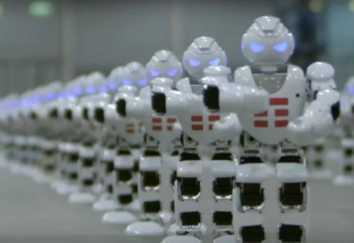 ਗਿੰਨੀਜ਼ ਦੇ ਮੁਤਾਬਕ, ਅਲਫ਼ਾ 1 ਐਸ ਰੋਬੋਟ ਕਾਫੀ ਲਚੀਲਾ ਹੈ ਜੇ ਵੱਖ-ਵੱਖ ਤਰ੍ਹਾਂ ਦੇ ਨ੍ਰਿਤ ਪੇਸ਼ ਕਰਨ ਦੇ ਸਮਰੱਥ ਹੈ। 