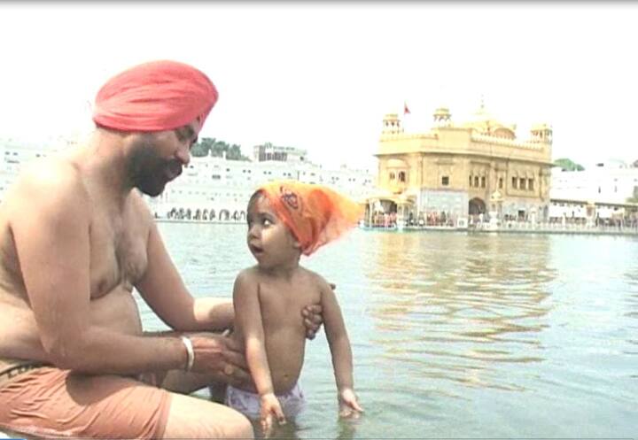 ਗੁਰੂ ਸਾਹਿਬ ਦੇ ਜਨਮ ਅਸਥਾਨ ਗੁਰਦੁਆਰਾ ਗੁਰੂ ਕੇ ਮਹਿਲ ਵਿਖੇ ਵਿਸ਼ੇਸ਼ ਸਮਾਗਮ ਕਰਵਾਏ ਗਏ। ਅੱਜ ਸਵੇਰੇ 8 ਵਜੇ ਪ੍ਰਕਾਸ਼ ਪੁਰਬ ਸਬੰਧੀ ਪਰਸੋਂ ਤੋਂ ਅਰੰਭੇ ਸ੍ਰੀ ਅਖੰਡ ਪਾਠ ਸਾਹਿਬ ਦੇ ਭੋਗ ਪਾਏ ਗਏ। 