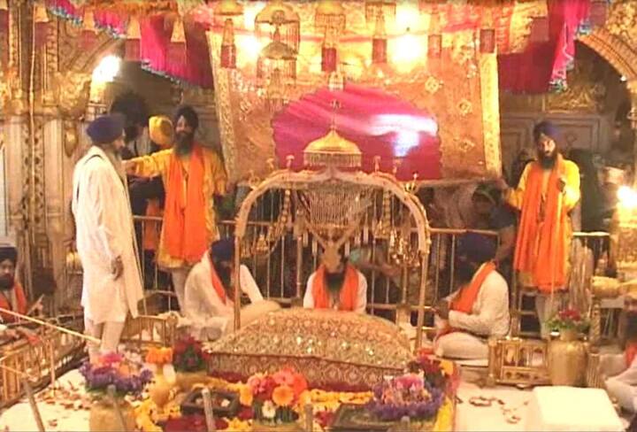 ਸਚਖੰਡ ਸ੍ਰੀ ਹਰਿਮੰਦਰ ਸਾਹਿਬ, ਸ੍ਰੀ ਅਕਾਲ ਤਖਤ ਸਾਹਿਬ ਤੇ ਗੁਰਦੁਆਰਾ ਬਾਬਾ ਅੱਟਲ ਰਾਏ ਵਿਖੇ ਸਵੇਰੇ 9 ਵਜੇ ਤੋਂ ਦੁਪਹਿਰ 12 ਵਜੇ ਤਕ ਗੁਰੂ ਸਾਹਿਬਾਨ ਨਾਲ ਸਬੰਧਤ ਪਾਵਨ ਪੱਵਿਤਰ ਵਸਤਾਂ ਦੇ ਜਲੌਅ ਸੰਗਤਾਂ ਦੇ ਦਰਸ਼ਨਾਂ ਲਈ ਸਜਾਏ ਗਏ।