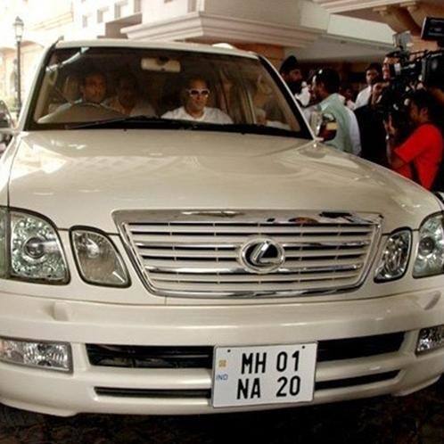 ਸਲਮਾਨ SUV ਦੇ ਕਾਫੀ ਸ਼ੌਕੀਨ ਹਨ। ਲੈਕਸਸ ਦੀ ਇਹ ਕਾਰ ਭਾਰਤ ਵਿੱਚ ਉਪਲਬਧ ਨਹੀਂ ਪਰ ਫਿਰ ਵੀ ਉਨ੍ਹਾਂ ਵਿਦੇਸ਼ ਤੋਂ ਮੰਗਵਾਈ। ਇਸ ਦੀ ਕੀਮ ਲਗਪਗ ਸਵਾ ਦੋ ਕਰੋੜ ਰੁਪਏ ਸੀ।