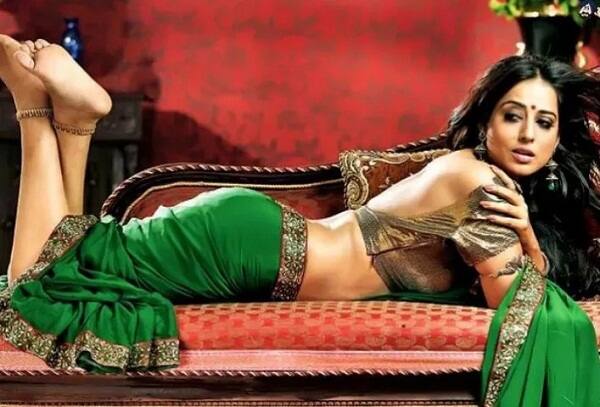 ਅਦਾਕਾਰਾ ਮਾਹੀ ਗਿੱਲ ਨੇ ਫ਼ਿਲਮੀ ਪਰਦੇ ’ਤੇ ਆਉਣ ਤੋਂ ਪਹਿਲਾਂ ਹੀ ਵਿਆਹ ਕਰਾ ਲਿਆ ਸੀ। ਉਸ ਨੇ ‘ਲਵ ਮੈਰੇਜ’ ਕਰਾਈ ਸੀ ਪਰ ਜਲਦੀ ਹੀ ਉਸ ਦਾ ਵੀ ਤਲਾਕ ਹੋ ਗਿਆ। 