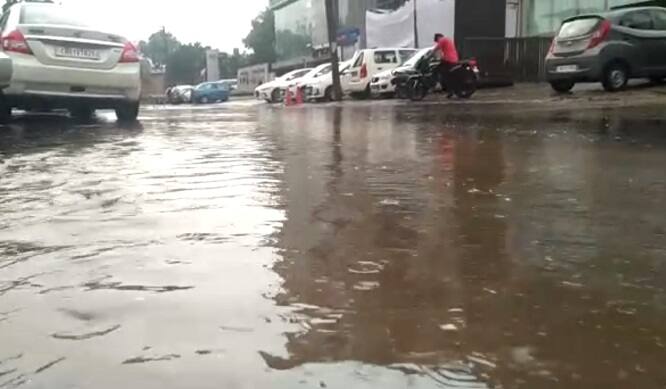 ਸੜਕਾਂ 'ਤੇ ਖੜ੍ਹਾ ਪਾਣੀ ਕੁਝ ਸਮੇਂ ਵਿੱਚ ਹੀ ਨਿੱਕਲ ਗਿਆ ਤੇ ਆਵਾਜਾਈ ਆਮ ਵਾਂਗ ਸ਼ੁਰੂ ਹੋ ਗਈ।