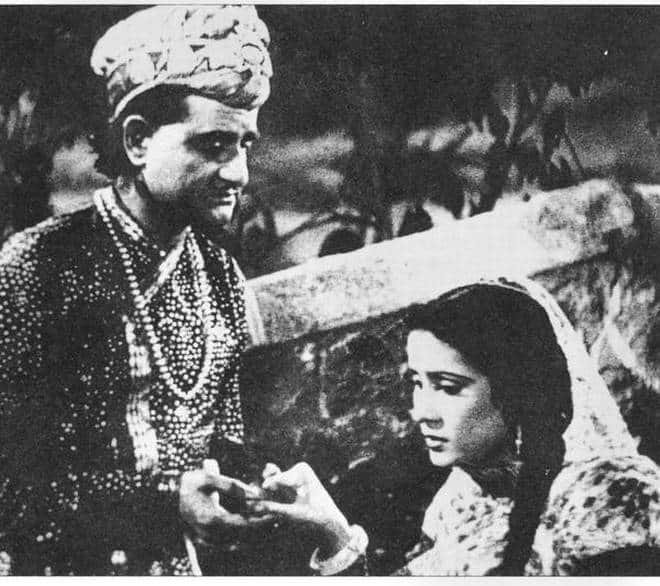 ਇਸ ਕੰਪਨੀ ਨਾਲ ਕੇਐਲ ਸਹਿਗਲ ਨੇ ਆਪਣਾ ਪਹਿਲਾ ਗਾਣਾ 1932 ‘ਚ ਗਾਇਆ, ਜੋ ਨਾਨ-ਫ਼ਿਲਮੀ ਗਾਣਾ ਸੀ। ‘ਝੂਲਾਨਾ ਝੂਲਾਓ ਰੀ’ ਗਾਣੇ ਦੇ 5 ਲੱਖ ਤੋਂ ਵੀ ਜ਼ਿਆਦਾ ਰਿਕਾਰਡ ਵਿਕੇ ਸੀ ਜੋ ਆਪਣੇ ਆਪ ‘ਚ ਇੱਕ ਰਿਕਾਰਡ ਸੀ।