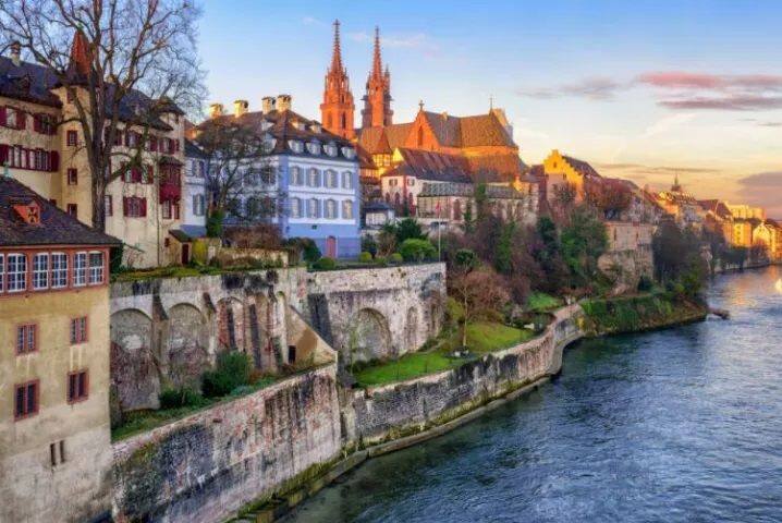 ਇਸ ਤੋਂ ਬਾਅਦ 10ਵਾਂ ਨੰਬਰ ਸਵਿਟਜ਼ਰਲੈਂਡ ਦੇ ਬੇਸਲ ਸ਼ਹਿਰ ਦਾ ਹੈ। ਇਹ ਸ਼ਹਿਰ ਆਪਣੇ ਇਤਿਹਾਸ ਦੇ ਨਾਲ-ਨਾਲ ਹੋਰ ਵੀ ਕਈ ਖ਼ੂਬੀਆਂ ਕਰ ਕੇ ਜਾਣਿਆ ਜਾਂਦਾ ਹੈ। 