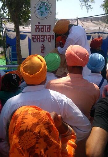 ਇਸ ਪਵਿੱਤਰ ਤਿਓਹਾਰ ਮੌਕੇ ਲੁਧਿਆਣਾ ਤੋਂ 5 ਹਜ਼ਾਰ ਸਾਬਤ ਸੂਰਤ ਨੌਜਵਾਨਾਂ ਦਾ ਜਥਾ ਇੱਕੋ ਜਿਹੇ ਵਸਤਰਾਂ ਸਮੇਤ ਅਤੇ ਇੱਕੋ ਜਿਹੀਆਂ ਦਸਤਾਰਾਂ ਸਜਾ ਕੇ ਮੋਟਰ ਸਾਈਕਲਾਂ ’ਤੇ ਤਖ਼ਤ ਸ੍ਰੀ ਕੇਸਗੜ੍ਹ ਸਾਹਿਬ ਪੁੱਜੇਗਾ। 