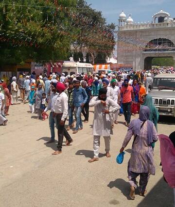 ਵਿਸਾਖੀ ਮੌਕੇ ਵਿਰਾਸਤ-ਏ-ਖਾਲਸਾ ਦੇ ਆਡੋਟੋਰੀਅਮ ਵਿੱਚ ਅੱਜ ਸਿੱਖ ਸੰਮੇਲਨ ਕਰਾਇਆ ਗਿਆ ਜਿਸ ਵਿੱਚ ਫੌਜਾ ਸਿੰਘ, ਜਨਰਲ ਜੇ ਜੇ ਸਿੰਘ, ਸੁਨੀਤ ਸਿੰਘ ਤੁਲੀ ਅਤੇ ਹੋਰ ਸਿੱਖ ਸੰਸਥਾਵਾਂ ਦੇ ਨੁਮਾਇੰਦਿਆਂ ਨੂੰ ਬੁਲਾਇਆ ਗਿਆ, ਜਿਨ੍ਹਾਂ ਨੂੰ ਪੁਰਸਕਾਰ ਵੀ ਦਿੱਤੇ ਜਾਣਗੇ। 