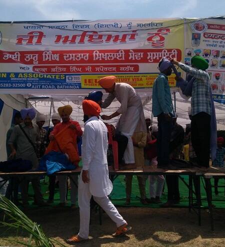 ਇਹ ਨੌਜਵਾਨ ਇਕੱਠੇ ਹੋ ਕੇ ਸ਼ਸਤਰ ਵਿੱਦਿਆ ਦੇ ਪੈਂਤਰੇ ਦਾ ਪ੍ਰਦਰਸ਼ਨ ਕਰਨਗੇ।