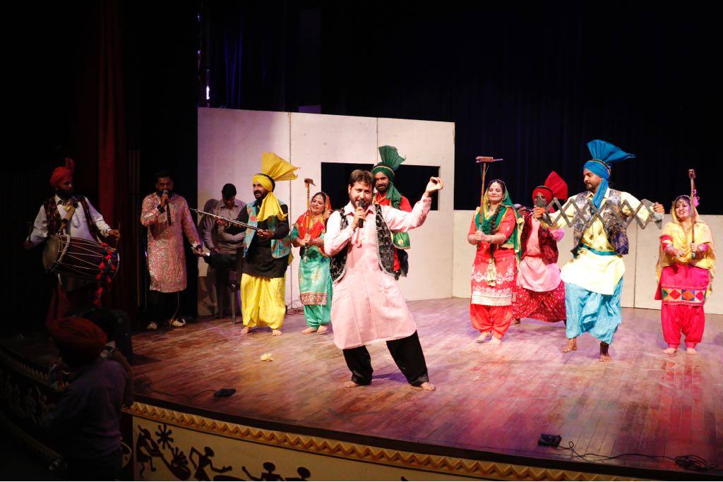 Baisakhi celebration in Chandigarh ਜਦੋਂ ਸਰਕਾਰੀ ਮੁਲਾਜ਼ਮਾਂ ਨੇ ਪਾਈਆਂ ਬੋਲੀਆਂ