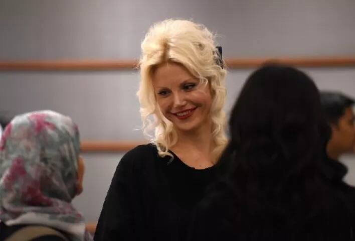 ਫ਼ੈਸ਼ਨ ਵੀਕ ਵਿੱਚ ਕੈਟਵਾਕ ਦੀ ਸ਼ੁਰੂਆਤ ਹੋ ਗਈ ਹੈ ਜੋ ਸ਼ਨੀਵਾਰ ਤਕ ਚੱਲੇਗਾ। ਅਖ਼ੀਰਲੇ ਦਿਨ ਔਰਤਾਂ ਲਈ ਰੂਸੀ ਬੈਲੇ ਵੀ ਕਰਾਇਆ ਜਾਵੇਗਾ।