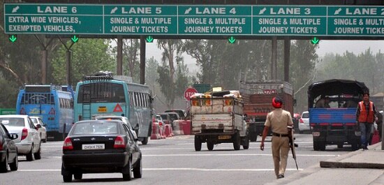 madras high court orders nhai to make separate lanes for vips and present judges  ਟੋਲ ਪਲਾਜ਼ਿਆਂ 'ਤੇ VIPs ਲਈ ਖ਼ਾਸ ਪ੍ਰਬੰਧ ਰੱਖਣ ਦੇ ਹੁਕਮ