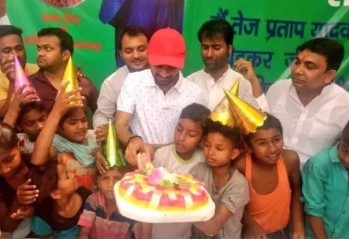 ਤੇਜ ਪਰਤਾਪ ਨੇ ਸੋਮਵਾਰ ਨੂੰ ਆਪਣਾ 29ਵਾਂ ਜਨਮ ਦਿਨ ਮਨਾਇਆ ਤੇ ਇਸ ਮੌਕੇ ਉਸ ਦੀ ਹੋਣ ਵਾਲੀ ਪਤਨੀ ਐਸ਼ਵਰਿਆ ਵੀ ਸ਼ਾਮਲ ਸੀ।