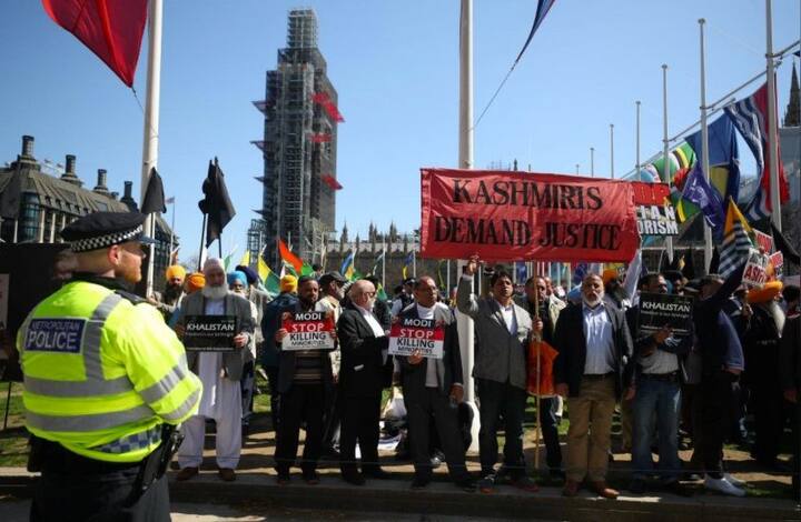 ਸਮਾਚਾਰ ਏਜੰਸੀ ਰਿਊਟਰਜ਼ ਮੁਤਾਬਕ ਭਾਰਤ ਦੀ ਸਰਵਉੱਚ ਅਦਾਲਤ ਦੇ ਹੁਕਮਾਂ ਅਧੀਨ ਹੋਈ ਜਾਂਚ ਵਿੱਚ ਬਰੀ ਹੋਣ ਤੋਂ ਬਾਅਦ ਬ੍ਰਿਟੇਨ ਨੇ 2012 ਆਪਣਾ ਸਿਆਸੀ ਅਕਸ ਸੁਧਾਰਨ ਤੋਂ ਬਾਅਦ ਮੋਦੀ 'ਤੇ ਲਾਇਆ ਬੈਨ ਸਮਾਪਤ ਕਰ ਦਿੱਤਾ ਸੀ। ਪ੍ਰਧਾਨ ਮੰਤਰੀ ਬਣਨ ਤੋਂ ਬਾਅਦ ਮੋਦੀ ਦਾ ਇਹ ਬਰਤਾਨੀਆ ਦਾ ਦੂਜਾ ਦੌਰਾ ਹੈ। ਦੋਵੇਂ ਦੌਰਿਆਂ ਵਿੱਚ ਮੋਦੀ ਨੂੰ ਇੰਗਲੈਂਡ ਵਿੱਚ ਵਿਰੋਧ ਦਾ ਸਾਹਮਣਾ ਕਰਨਾ ਪਿਆ ਹੈ। 