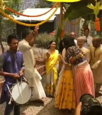 ਉਮਰ ਦੇ ਫ਼ਰਕ ਕਰਕੇ ਦੋਵਾਂ ਨੂੰ ਟਰੋਲਿੰਗ ਦਾ ਸਾਹਮਣਾ ਵੀ ਕਰਨਾ ਪਿਆ ਪਰ ਉਨ੍ਹਾਂ ਲੋਕਾਂ ਦੀ ਪਰਵਾਹ ਨਹੀਂ ਕੀਤੀ। 