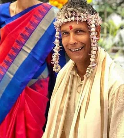 ਮਿਲਿੰਦ ਵੀ ਗਲੈਮਰ ਦੀ ਦੁਨੀਆ ’ਚ ਕਾਫ਼ੀ ਨਾਂ ਕਮਾ ਚੁੱਕਾ ਹੈ।