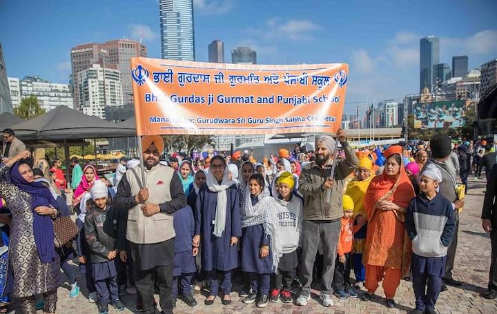 ਆਸਟ੍ਰੇਲੀਆ ਵਸਦੇ ਸਿੱਖ ਭਾਈਚਾਰੇ ਨੇ ਪਹਿਲੀ ਵਾਰ ਇੰਨੇ ਵੱਡੇ ਪੱਧਰ ਤੇ ਵਿਸਾਖੀ ਦਾ ਦਿਹਾੜਾ ਮਨਾਇਆ ਹੈ।