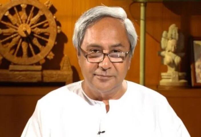 ਇਨ੍ਹਾਂ ਸਾਰਿਆਂ ਦੇ ਬਾਅਦ ਉੜੀਸਾ ਦੇ ਮੁੱਖ ਮੰਤਰੀ ਨਵੀਨ ਪਟਨਾਇਕ ਦਾ ਨਾਂ ਆਉਂਦਾ ਹੈ। ਉਨ੍ਹਾਂ 18 ਸਾਲ ਤਕ ਸੀਐਮ ਦਾ ਅਹੁਦਾ ਸੰਭਾਲਿਆ। ਬੀਜੂ ਜਨਤਾ ਦਲ (ਬੀਜੇਡੀ) ਪ੍ਰਧਾਨ ਨਵੀਨ ਪਟਨਾਇਕ ਲਗਾਤਾਰ ਚੌਥੀ ਵਾਰ ਉੜੀਸਾ ਦੇ ਸੀਐਮ ਬਣੇ। ਇਨ੍ਹਾਂ ਬਾਰੇ ਖ਼ਾਸ ਗੱਲ ਇਹ ਹੈ ਕਿ ਇਨ੍ਹਾਂ ਨੂੰ ਉੜੀਆ ਬੋਲਣੀ ਹੀ ਨਹੀਂ ਆਉਂਦੀ। 