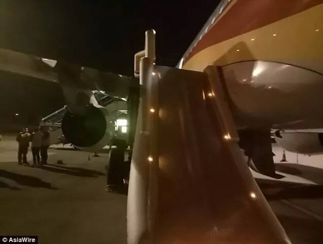 ਹਾਲਤ ’ਤੇ ਕਾਬੂ ਪਾਉਣ ਲਈ ਲਾਏ ਗਏ ਕਾਮਿਆਂ ਤੇ ਮਸ਼ੀਨਾਂ ’ਤੇ 100,000 ਯੂਆਨ ਯਾਨੀ ਲਗਪਗ 10,46,150 ਰੁਪਏ ਦੇ ਨੁਕਸਾਨ ਹੋਇਆ। ਜੇ ਜਹਾਜ਼ ਦੇ ਐਮਰਜੈਂਸੀ ਗੇਟ ਨੂੰ ਵੀ ਕੋਈ ਨੁਕਸਾਨ ਹੋਇਆ ਹੋਇਗਾ ਤਾਂ ਇਹ ਰਕਮ ਕਈ ਗੁਣਾ ਵਧ ਸਕਦੀ ਹੈ। (Photo Credit- Asia Wire)