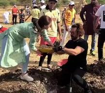 ਮਜ਼ਦੂਰ ਦਿਵਸ ਮੌਕੇ ਆਮਿਰ ਤੇ ਆਲੀਆ ਨੇ ਪੁੱਟੇ ਖੱਡੇ