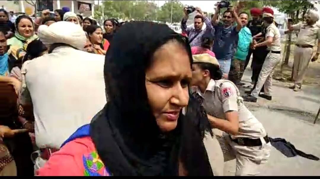 PROTEST OF ANGANWARI ਆਂਗਣਵਾੜੀ ਵਰਕਰਾਂ ਦਾ ਮਨਪ੍ਰੀਤ ਬਾਦਲ ਦੇ ਪ੍ਰੋਗਰਾਮ 'ਤੇ ਧਾਵਾ