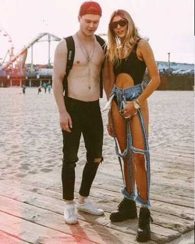 ਕੁਝ ਮਾਡਲਾਂ ਨੇ ਇਹ ਜੀਂਸ ਪਾ ਕੇ ਆਪਣੀਆਂ ਤਸਵੀਰਾਂ ਵੀ ਪੋਸਟ ਕੀਤੀਆਂ ਹਨ ਤੇ ਨਾਲ ਹੀ ਚੈਲੇਂਜ ਵੀ ਕੀਤਾ ਹੈ ਕਿ ਦਮ ਹੈ ਤਾਂ ਇਸ ਨੂੰ ਪਾ ਕੇ ਵੇਖੋ। ਹੁਣ ਵੇਖਣਾ ਇਹ ਹੈ ਕਿ ਕੁੜੀਆਂ ਨੂੰ ਇਹ ਜੀਂਸ ਕਿੰਨੀ ਕੁ ਪਸੰਦ ਆਉਂਦੀ ਹੈ। (ਤਸਵੀਰਾਂ: ਇੰਸਟਾਗਰਾਮ) 